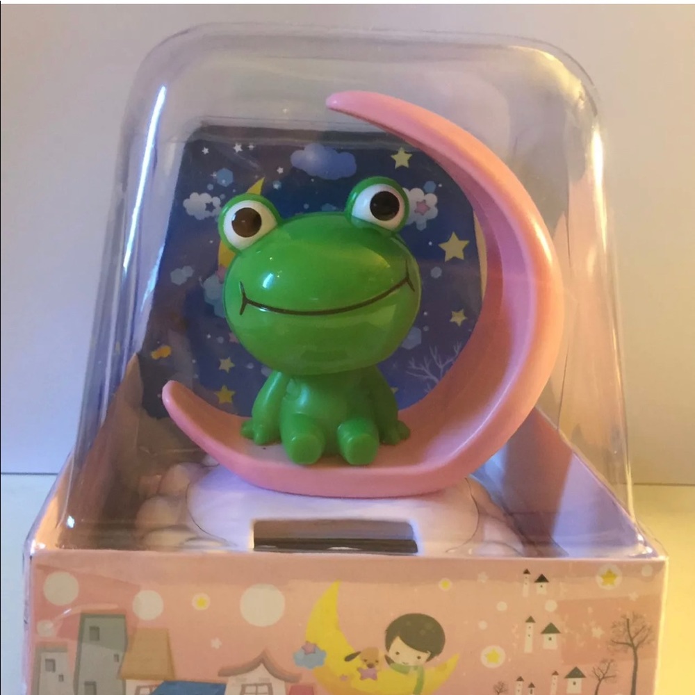 Solar Dancing Green Frog on moon  Bobble Toy